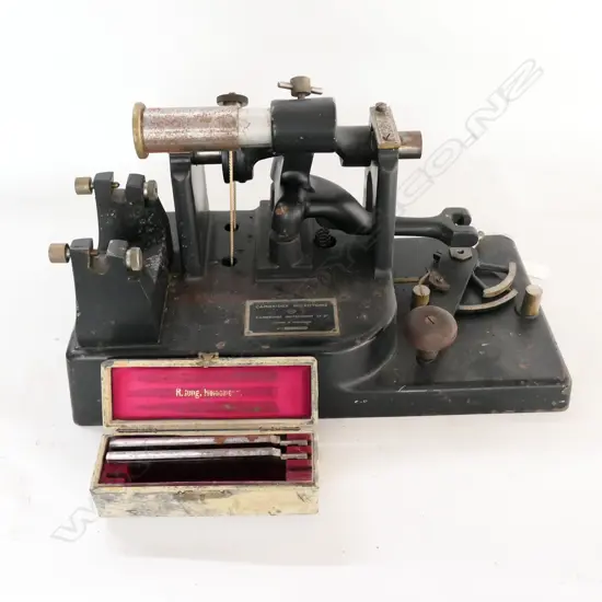 CAMBRIDGE INSTRUMENT CO LTD MICROTOME, HEAVY CAST STEEL, NO BLADES